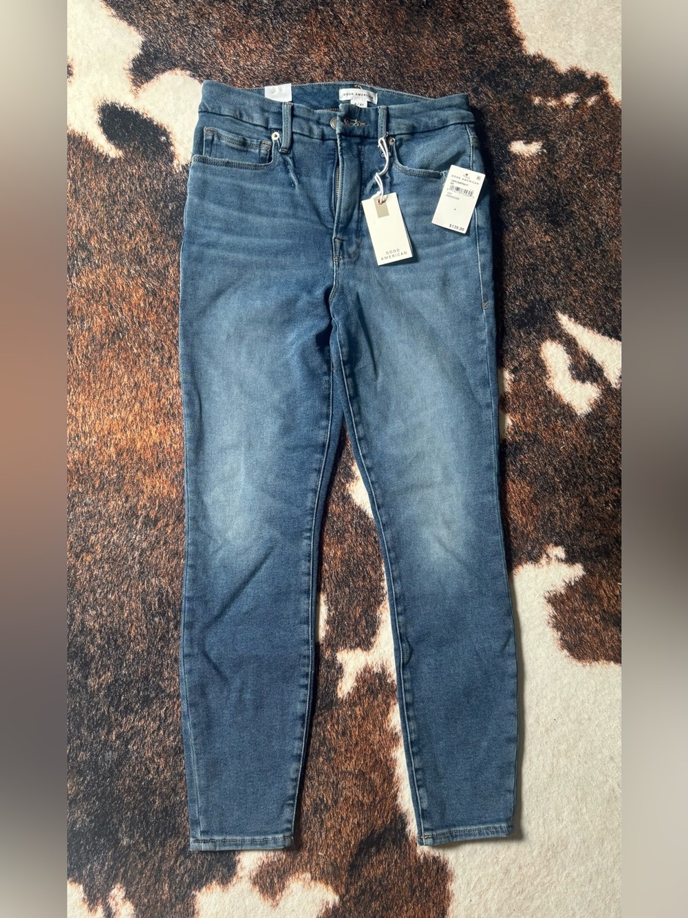 Good American Skinny High-Rise Jeans in Denim Blue Wash